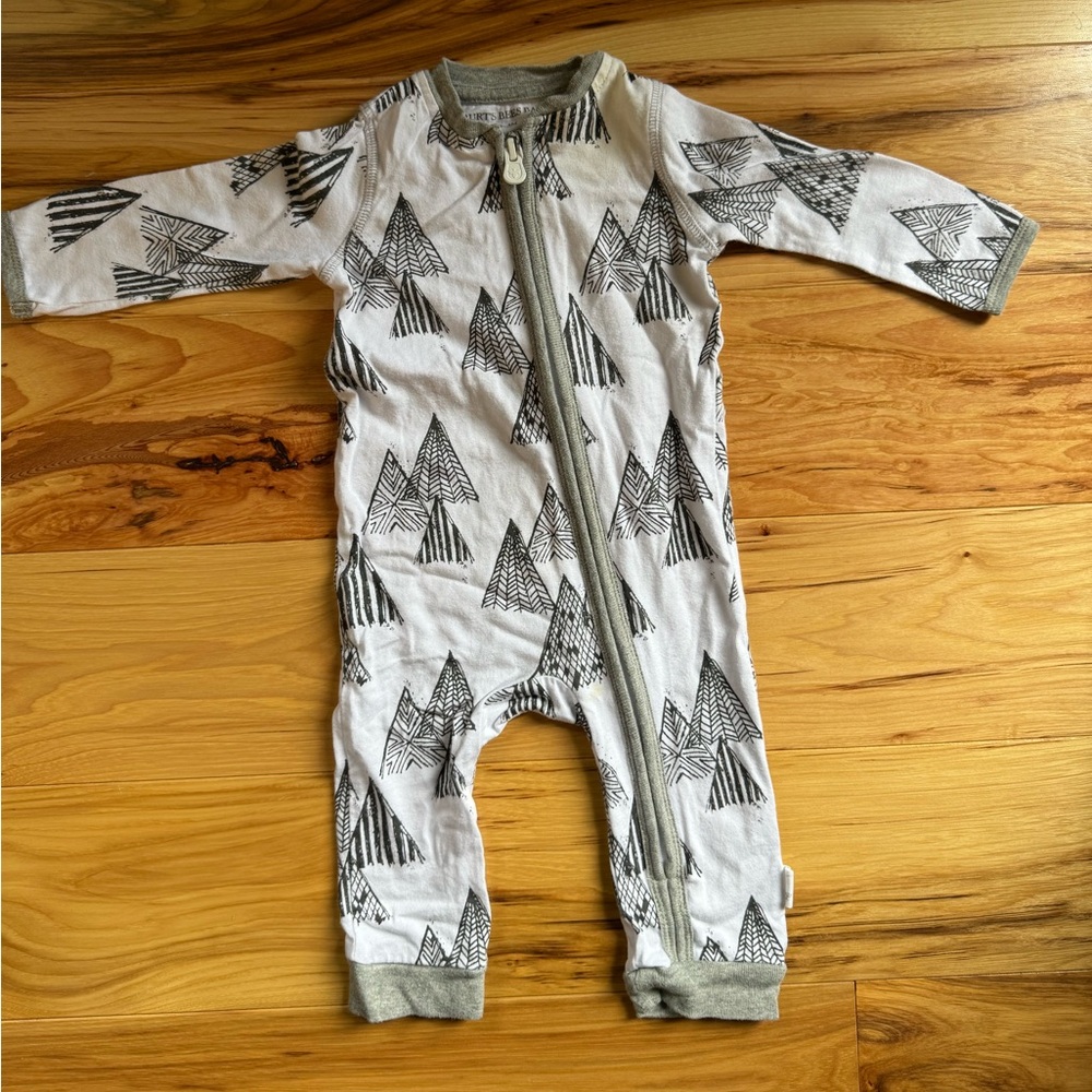 Burt’s bees one piece 0-3 month zipper pajamas